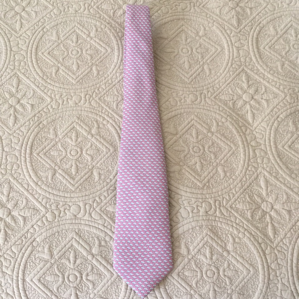 Vineyard Vines whale tie